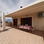 Avia, House With Privillaged View, 100 Meters From The Sea Feriehus