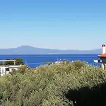 Feriehus Avia, House With Privillaged View, 100 Meters From The Sea