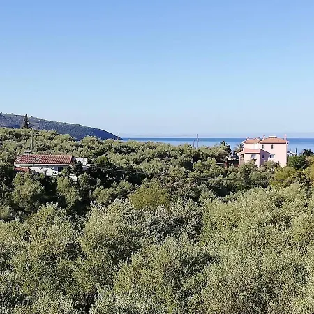 Dom wakacyjny Avia, House With Privillaged View, 100 Meters From The Sea *