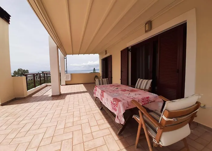 Avia, House With Privillaged View, 100 Meters From The Sea Holiday home *