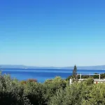 Dom wakacyjny Avia, House With Privillaged View, 100 Meters From The Sea *