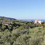 Dom wakacyjny Avia, House With Privillaged View, 100 Meters From The Sea *
