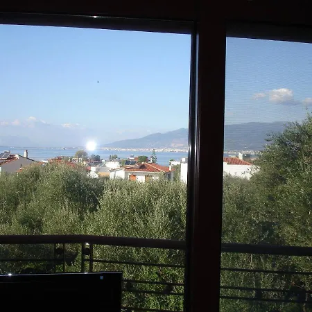 Dom wakacyjny Avia, House With Privillaged View, 100 Meters From The Sea *
