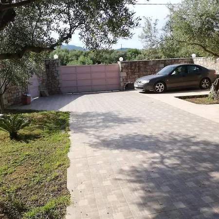 Avia, House With Privillaged View, 100 Meters From The Sea Vakantiehuis *