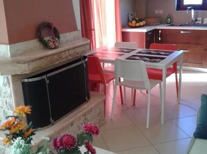 Avia, House With Privillaged View, 100 Meters From The Sea